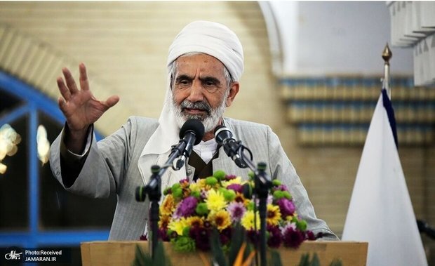 واکنش امام جمعه کرج به مصاحبه پزشکیان/ سعیدی: استعمار برای کشف حجاب به رضاخان قلدر و بی سواد نیاز داشت/ امام جمعه شیراز: دیپلمات های ما محکم ایستادند