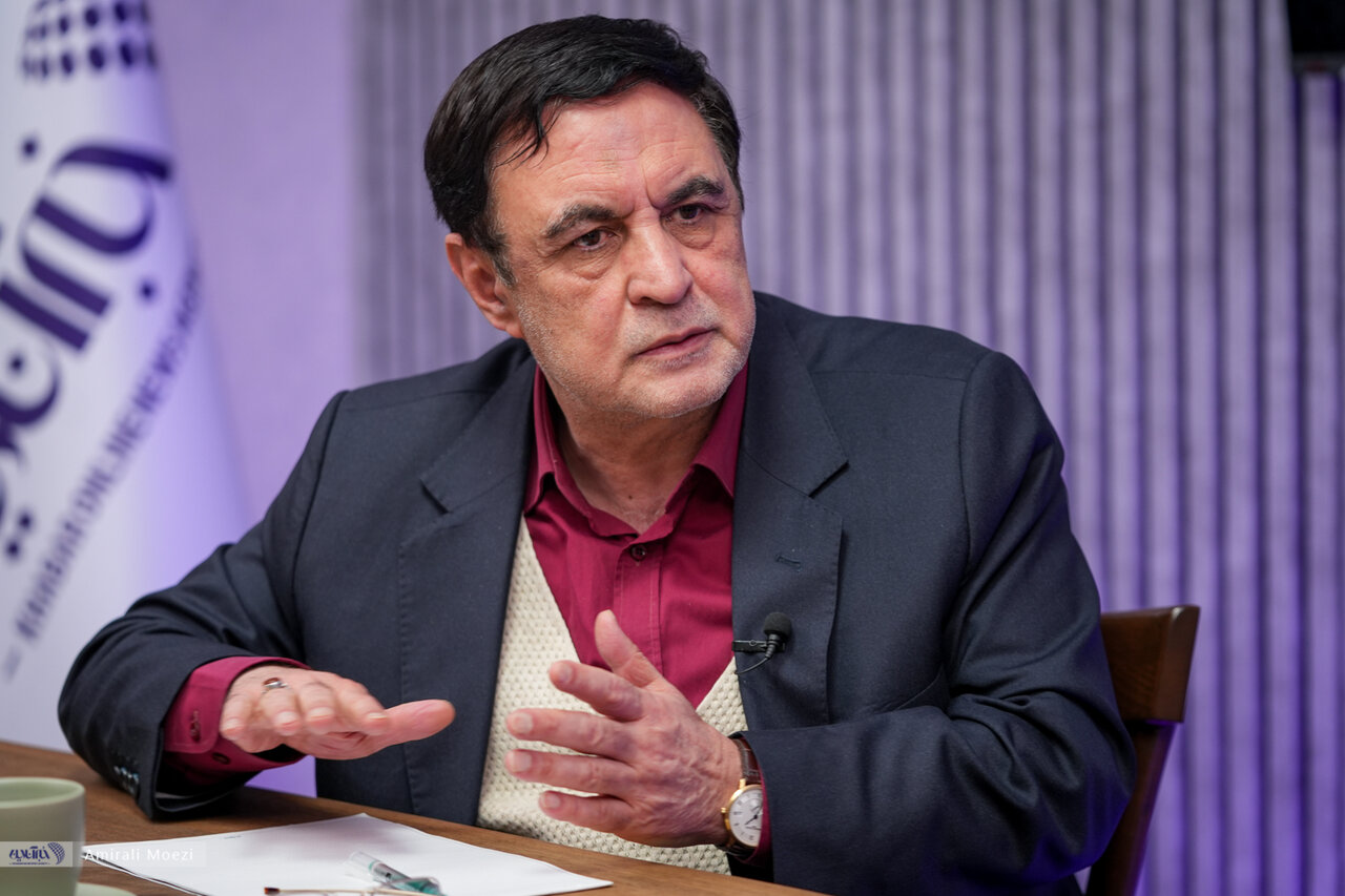 انتقاد تند ناصر ایمانی از تعطیلی کشور در دولت پزشکیان/ دچار قحطی و کمبود می‌شویم/ آیا نمی‌توانیم قیمت‌ها را نوعی پلکانی شدید کنیم؟