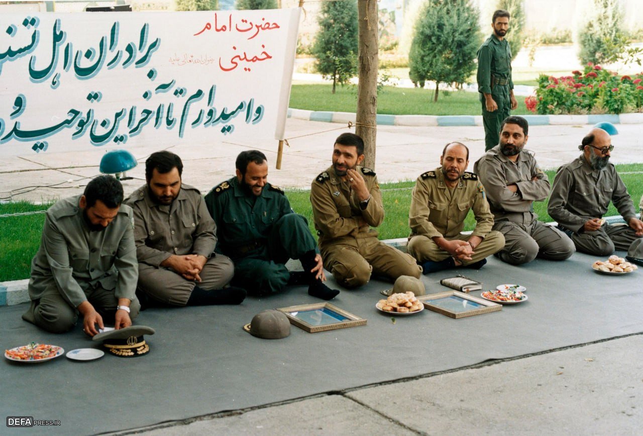 عکس/ غلامعلی رشید در کنار صیاد شیرازی در دوران دفاع مقدس