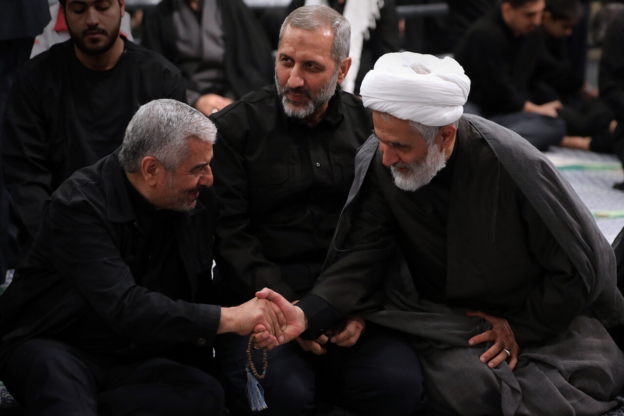 حسین طائب و عزیز جعفری در بیت رهبری به هم رسیدند/ خوش و بش در حضور فرمانده جدید هوافضای سپاه+تصویر