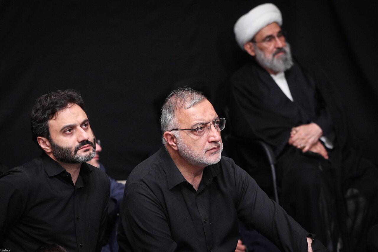 تصاویری از حضور مقامات دولت رئیسی و روحانی در مراسم عزاداری بیت رهبری/ قالیباف، اژه‌ای و مخبر هم بودند