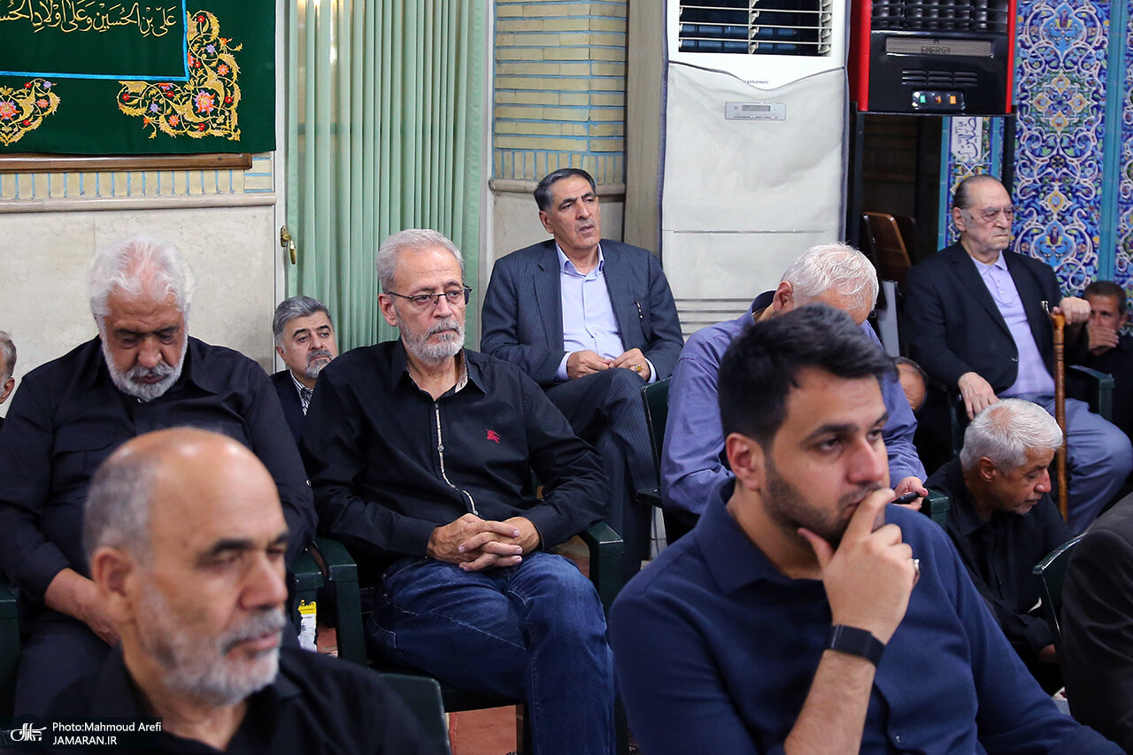 همنشینی هادی خامنه‌ای و خاتمی در یک مراسم عزاداری +تصاویر