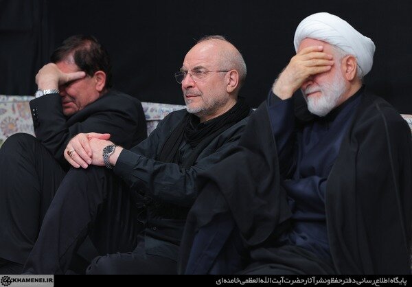 حضور مخبر و اژه‌ای در مراسم شام غریبان حسینیه امام خمینی/ مجری صدا و سیما و قالیباف هم حاضر بودند