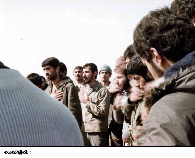 تصاویری دیده نشده از عزاداری رزمندگان در جبهه جنگ