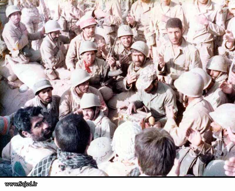 تصاویری دیده نشده از عزاداری رزمندگان در جبهه جنگ