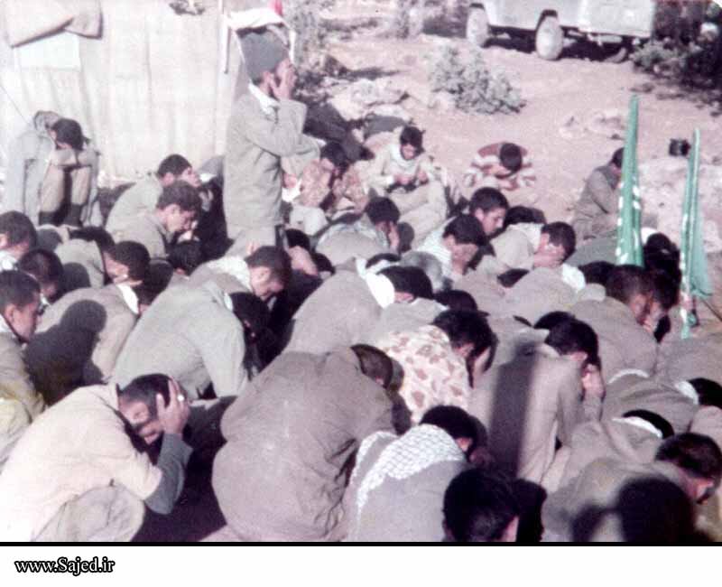 تصاویری دیده نشده از عزاداری رزمندگان در جبهه جنگ