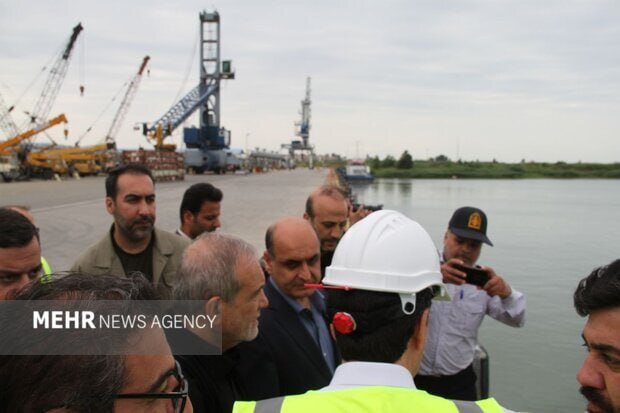 تصاویری از بازدید پزشکیان از بندر تجاری آستارا
