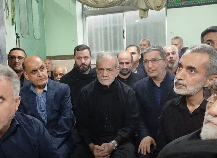 حضور پزشکیان در مراسم ترحیم پدر یک نماینده مجلس + تصاویر