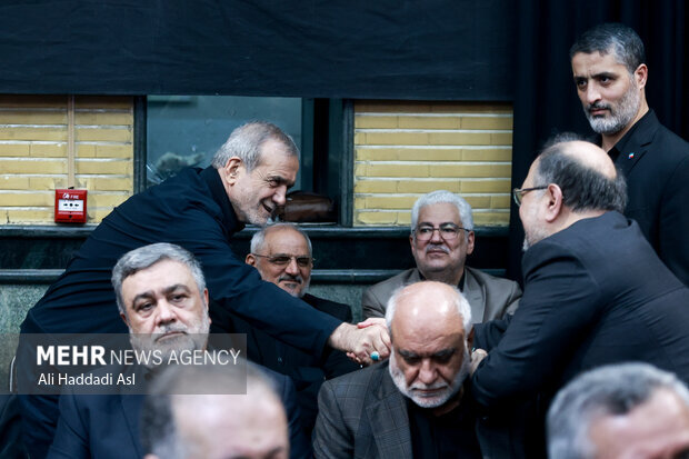 روسای دو قوه در مراسم بزرگداشت شهدای قرارگاه خاتم الانبیاء/ وزیر اطلاعات و فرمانده کل سپاه هم آمده بودند