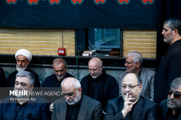 روسای دو قوه در مراسم بزرگداشت شهدای قرارگاه خاتم الانبیاء/ وزیر اطلاعات و فرمانده کل سپاه هم آمده بودند