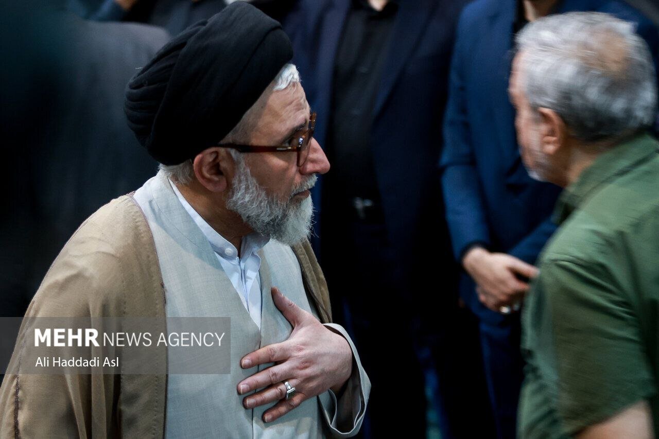 روسای دو قوه در مراسم بزرگداشت شهدای قرارگاه خاتم الانبیاء/ وزیر اطلاعات و فرمانده کل سپاه هم آمده بودند