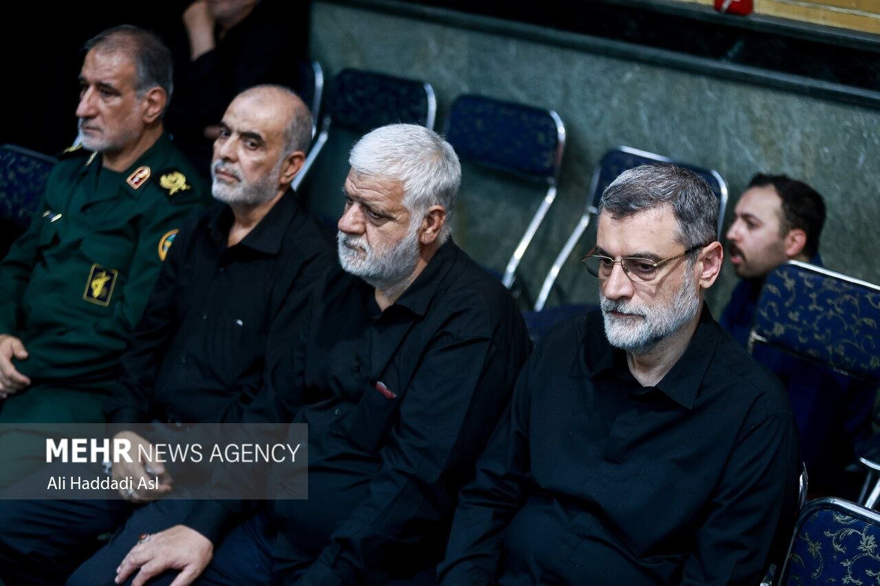 روسای دو قوه در مراسم بزرگداشت شهدای قرارگاه خاتم الانبیاء/ وزیر اطلاعات و فرمانده کل سپاه هم آمده بودند