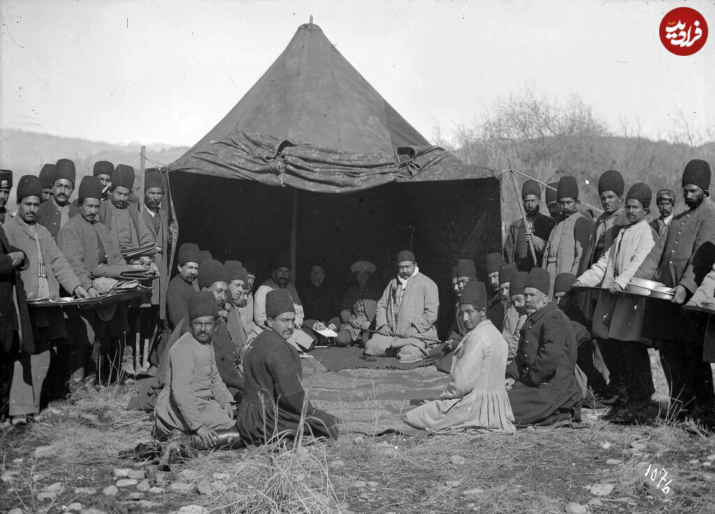 عکسهای قاجاری؛ از چتر ناصرالدینشاه تا مردان مسلح در تختجمشید