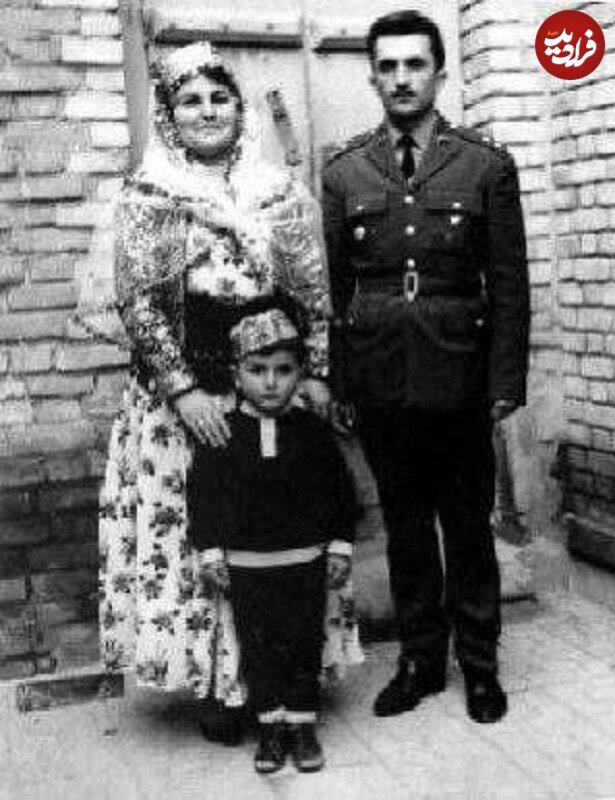 عکس/ مسعود پزشکیان در پنج‌سالگی، کنار پدر و مادرش