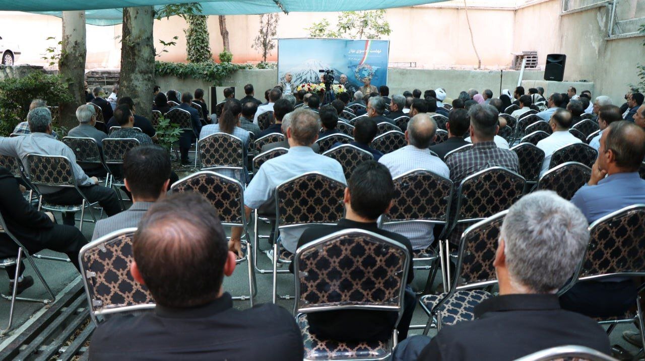 احمدی نژاد پس از مدتها آفتابی شد+تصاویر