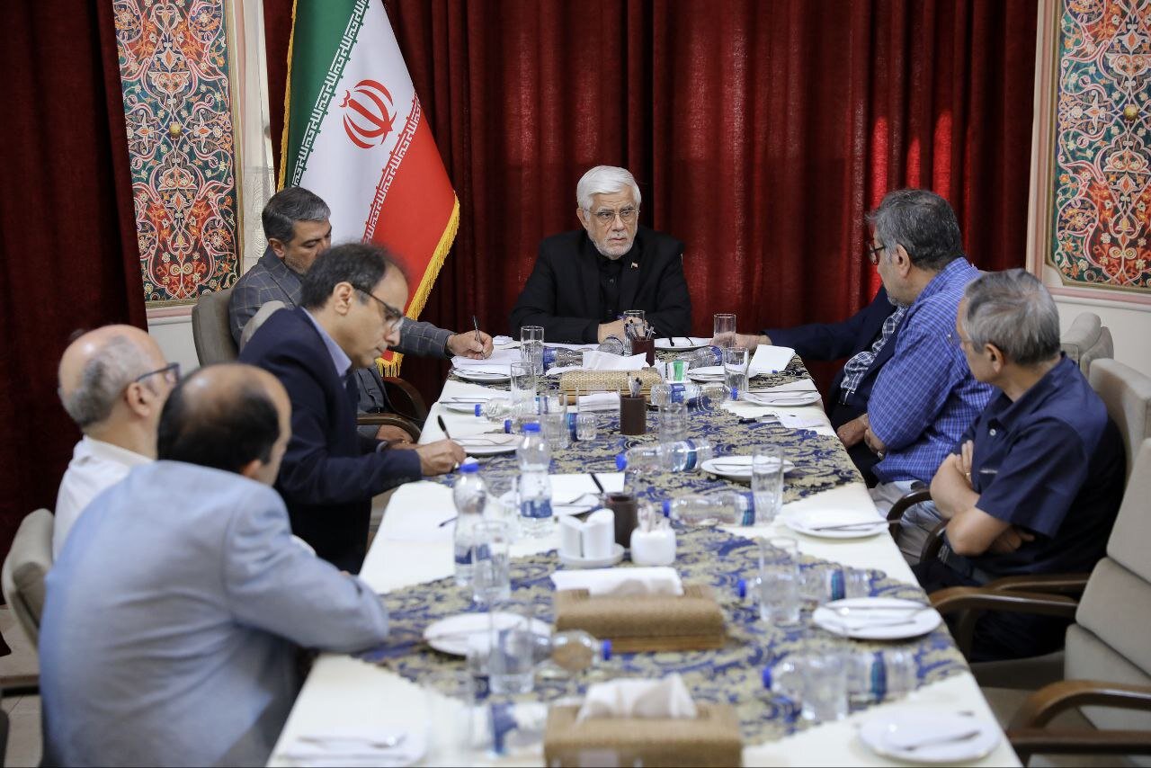 اختلافی میان میدان و دیپلماسی وجود ندارد / نظر حاکمیت کماکان انجام مذاکره با اقتدار است/ دانشگاه به دولت برای رفع ضعف‌ها کمک کند