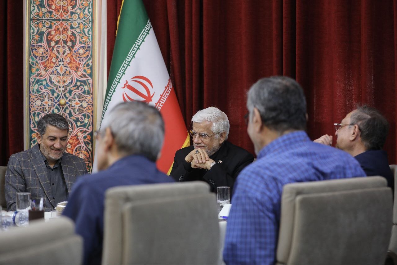 اختلافی میان میدان و دیپلماسی وجود ندارد / نظر حاکمیت کماکان انجام مذاکره با اقتدار است/ دانشگاه به دولت برای رفع ضعف‌ها کمک کند