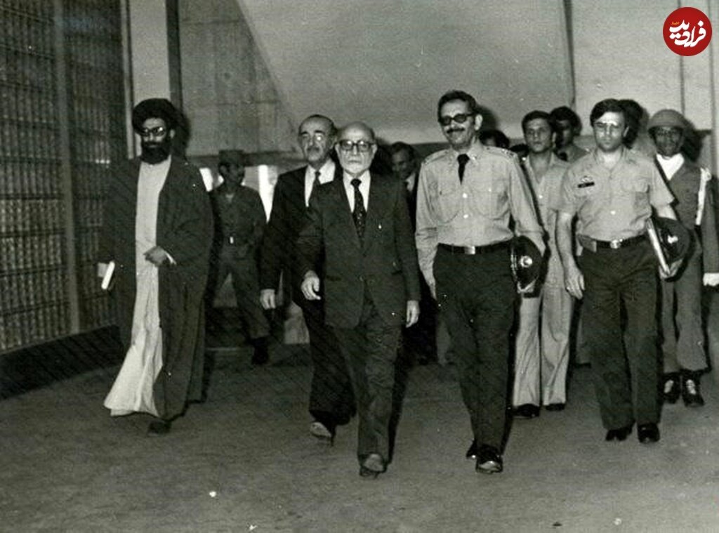 عکس/ دومین فرمانده ارتش در کنار بازرگان و رهبر انقلاب