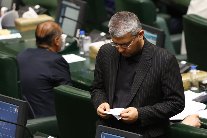 نمایندگان، رئیس مجلس را محاصره کردند/ جلسه دو نفره ذوالنوری و رسایی+تصاویر