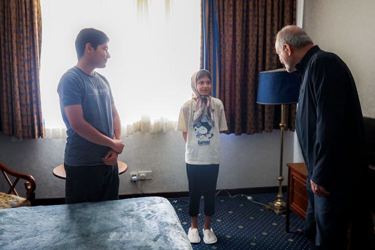 پزشکیان به دیدار برخی از خانوادههای آسیبدیده از جنگ ۱۲ روزه رفت+تصویر