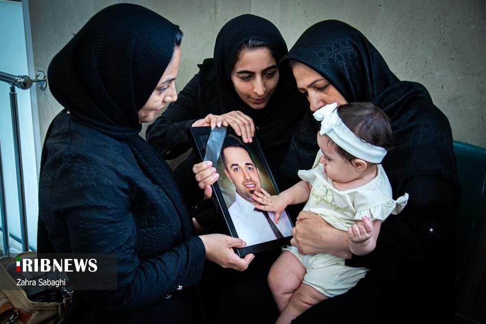 حضور علی لاریجانی و زینب سلیمانی مراسم بزرگداشت شهدای نیروی قدس سپاه