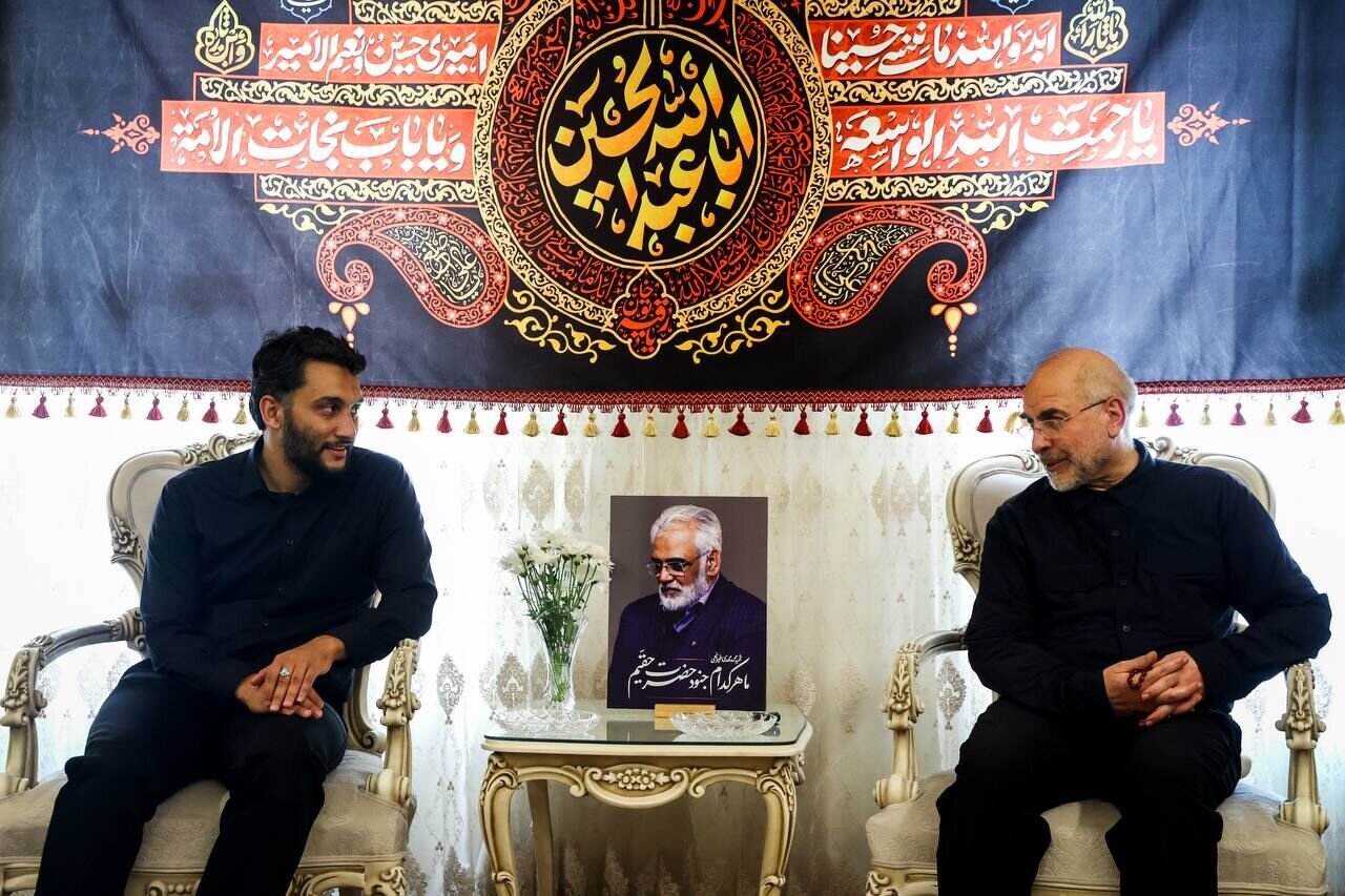 تصاویری از دیدار قالیباف با خانواده شهیدان طهرانچی، شادمانی و حاجی‌زاده