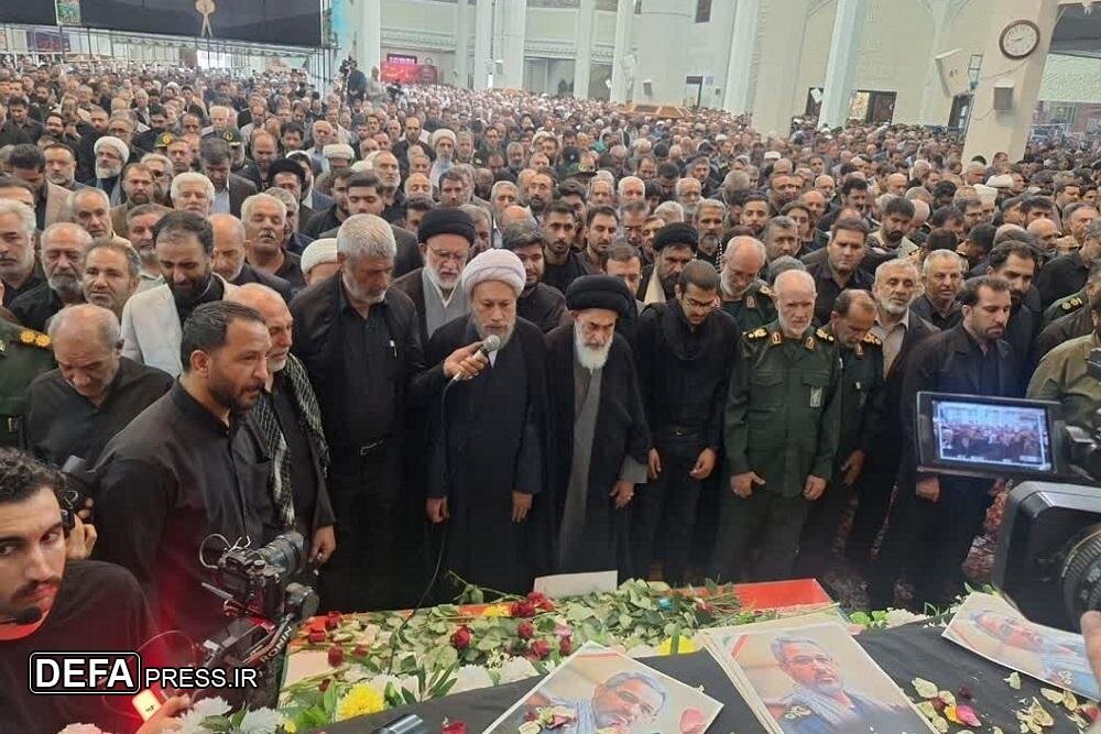 تصاویری از تشییع پیکر شهید غیب پرور در حرم شاهچراغ