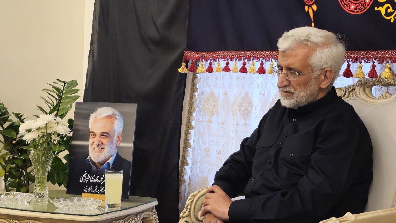 جلیلی به منزل شهید طهرانچی رفت + تصاویر