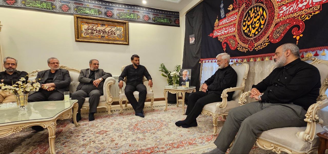 جلیلی به منزل شهید طهرانچی رفت + تصاویر