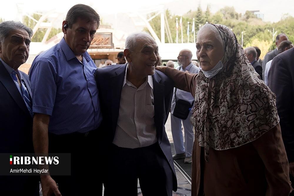 هنرمندان پیشکسوت از ساختمان شیشهای صدا و سیما بازدید کردند