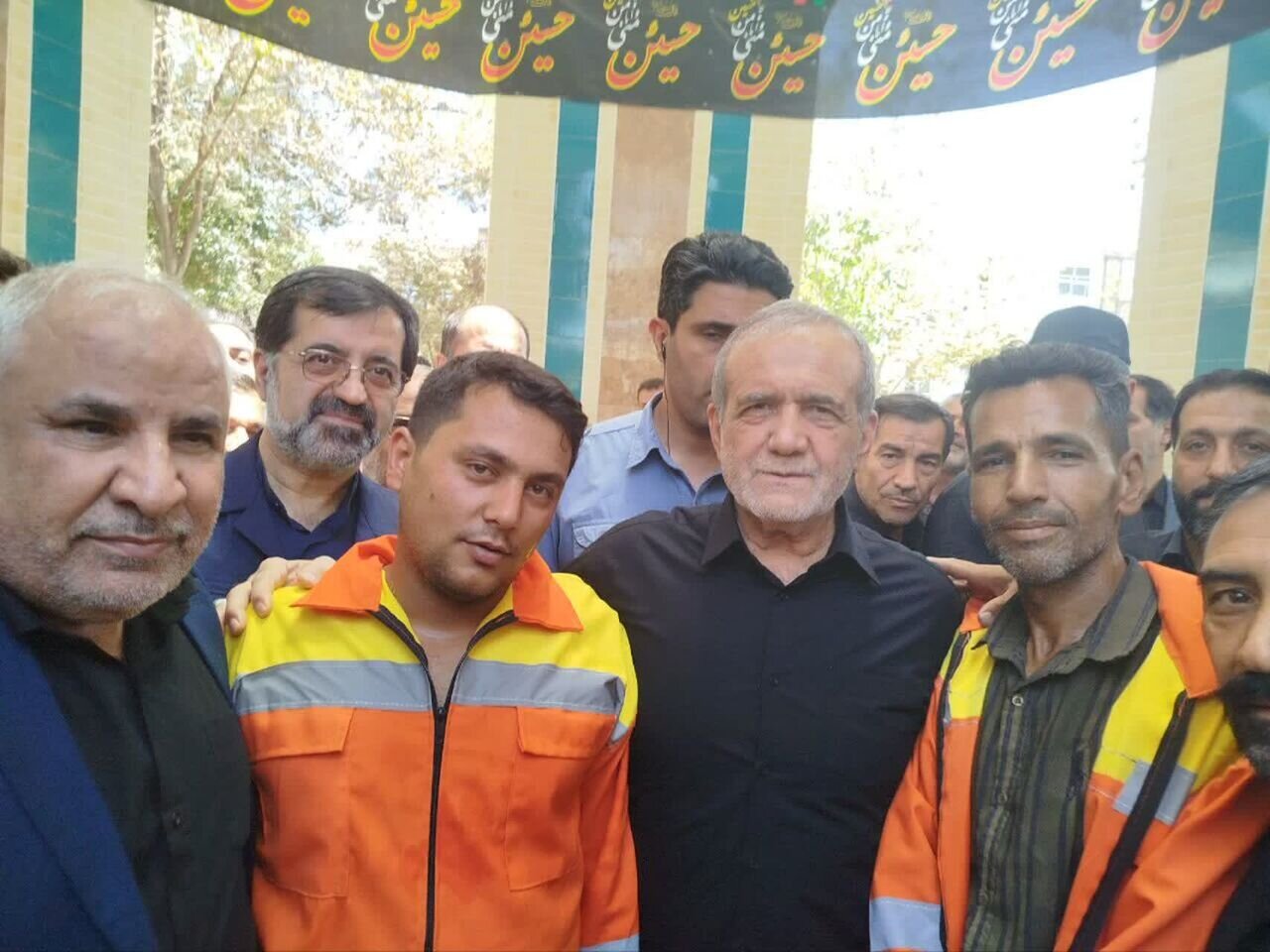 علت سفر سرزده پزشکیان به قم چه بود؟ + تصویر حضور رییس دولت بر سر مزار شهید جنگ 12 روزه