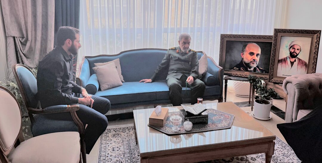 محسن رضایی با خانواده شهیدان سلامی و رشید دیدار کرد + عکس