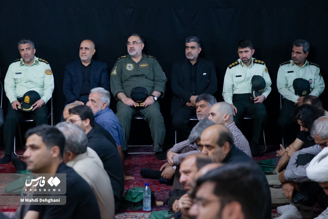 عکسهایی از مراسم چهلم شهید سردار باقری/ خوش و بش عزیز جعفری و قاآنی/ سردار نجات، حسین علایی و زاکانی در کنار یکدیگر