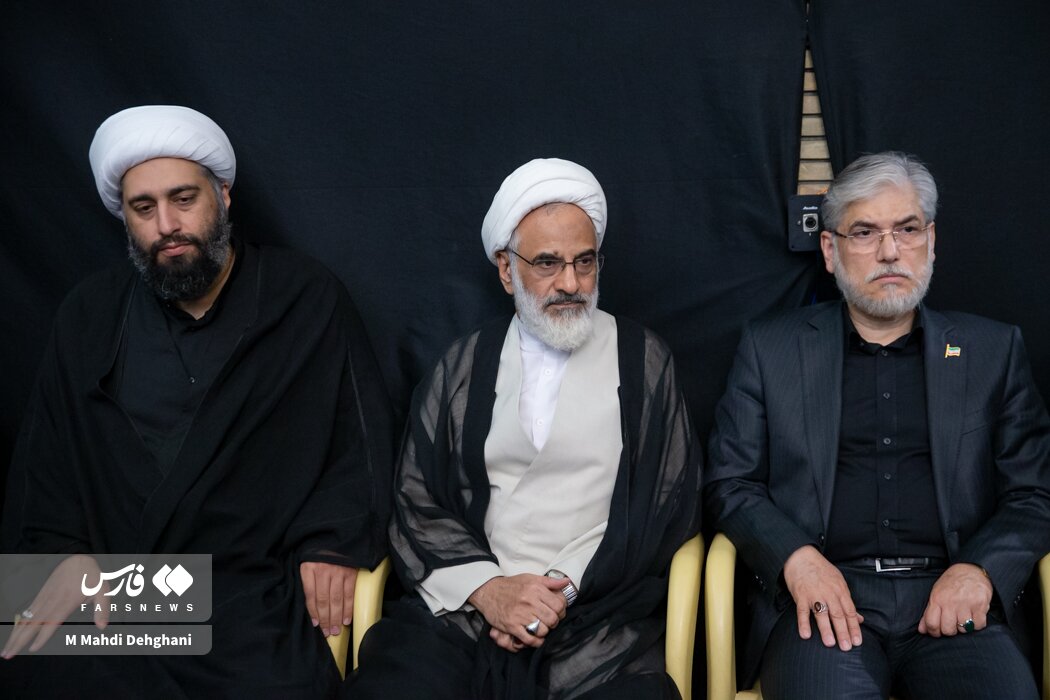 عکسهایی از مراسم چهلم شهید سردار باقری/ خوش و بش عزیز جعفری و قاآنی/ سردار نجات، حسین علایی و زاکانی در کنار یکدیگر