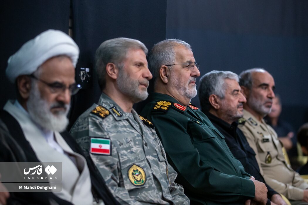 عکسهایی از مراسم چهلم شهید سردار باقری/ خوش و بش عزیز جعفری و قاآنی/ سردار نجات، حسین علایی و زاکانی در کنار یکدیگر