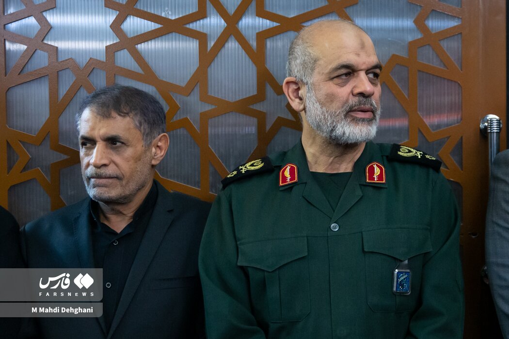 عکسهایی از مراسم چهلم شهید سردار باقری/ خوش و بش عزیز جعفری و قاآنی/ سردار نجات، حسین علایی و زاکانی در کنار یکدیگر