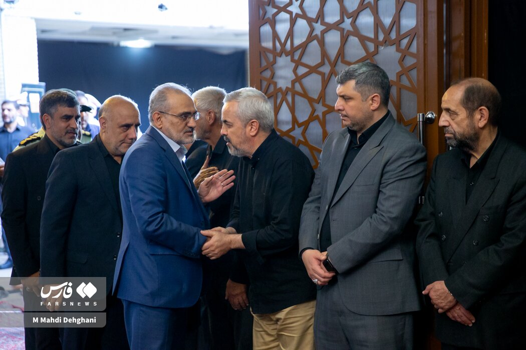 عکسهایی از مراسم چهلم شهید سردار باقری/ خوش و بش عزیز جعفری و قاآنی/ سردار نجات، حسین علایی و زاکانی در کنار یکدیگر