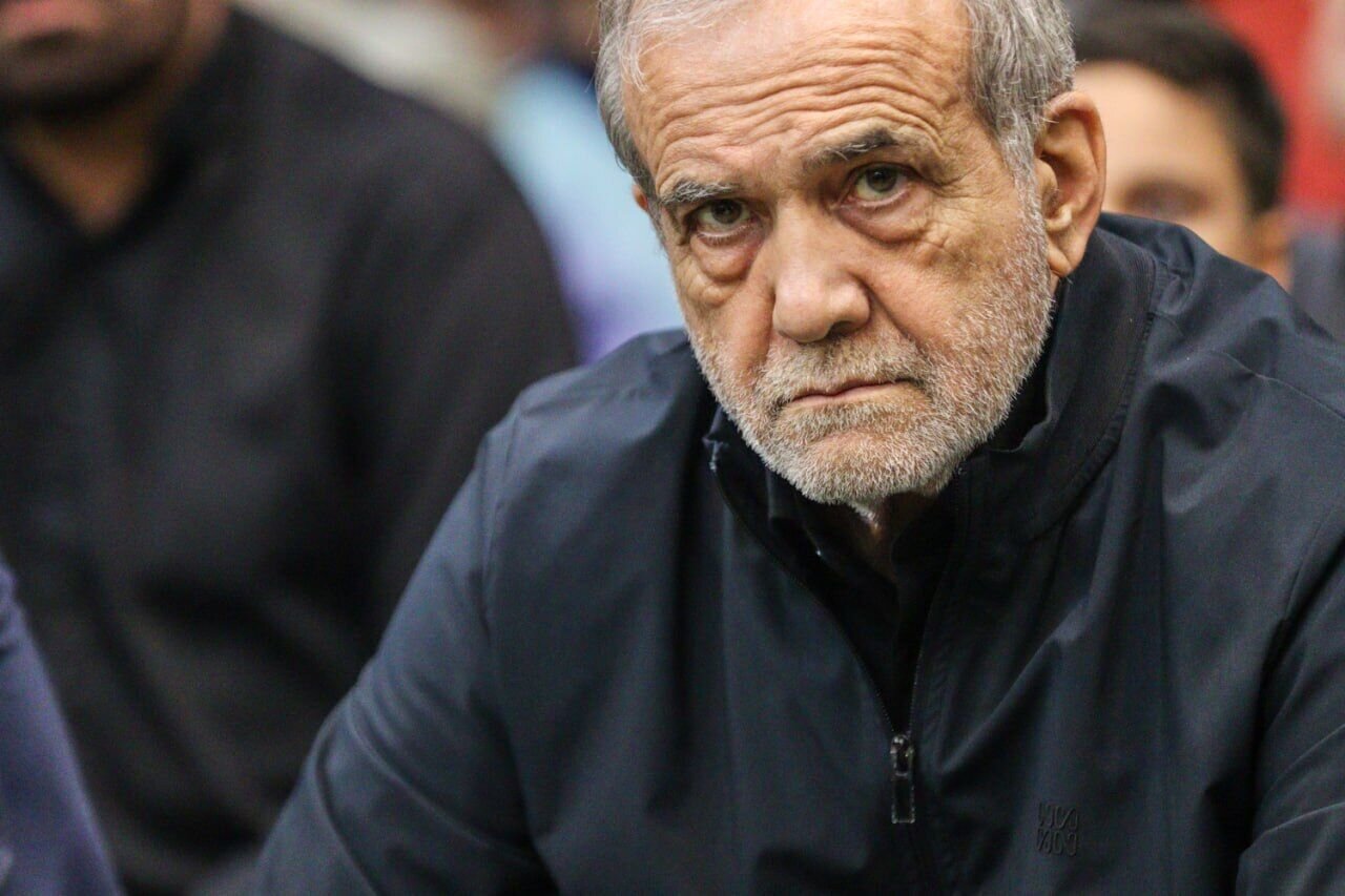 حضور پزشکیان در مراسم تشیع احمد توکلی در مرقد امامزادگان عینعلی و زینعلی پونک + تصویر