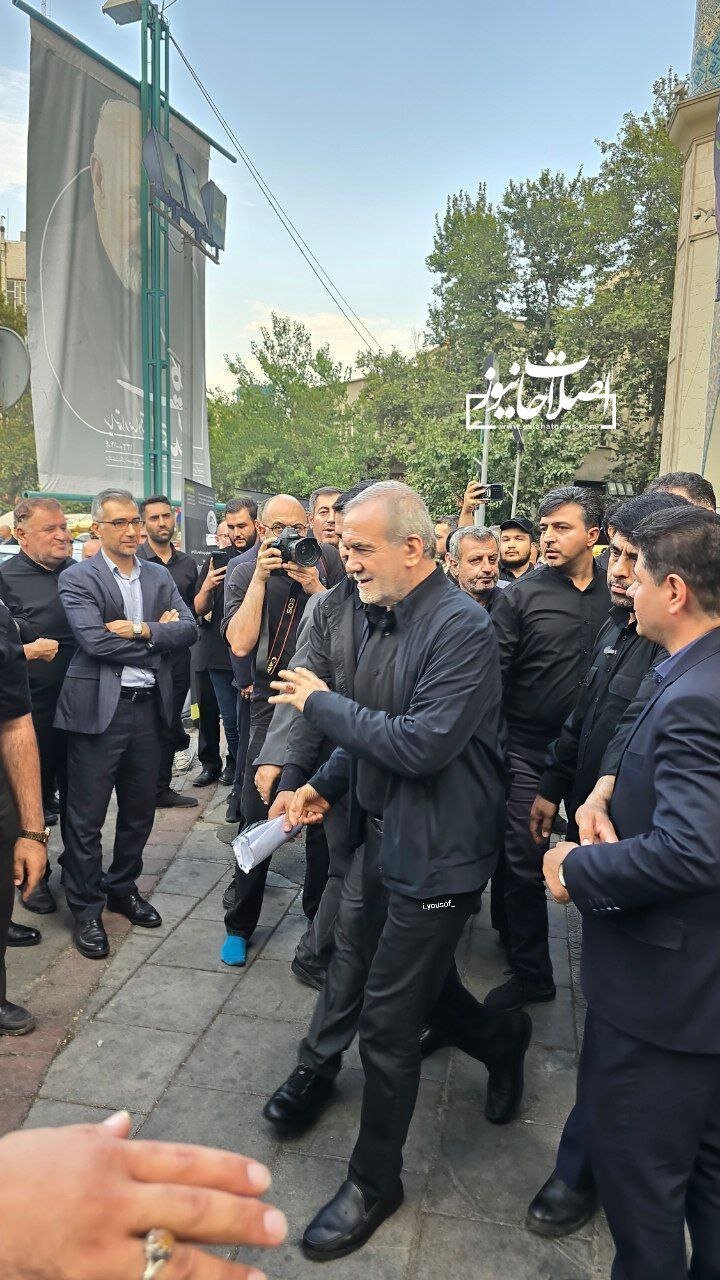 حضور پزشکیان در مراسم تشیع احمد توکلی در مرقد امامزادگان عینعلی و زینعلی پونک + تصویر