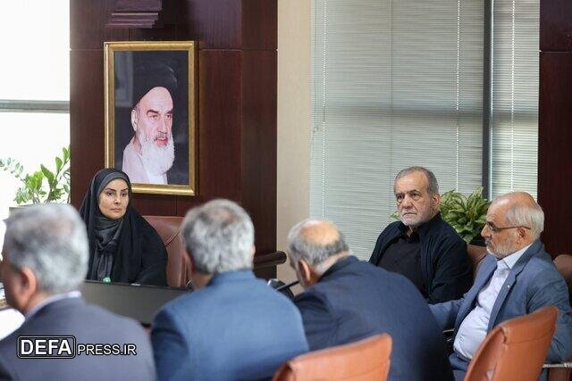 بازدید سرزده پزشکیان از دو وزارتخانه/ مالواجرد و رییسجمهور در قاب یک تصویر + عکس