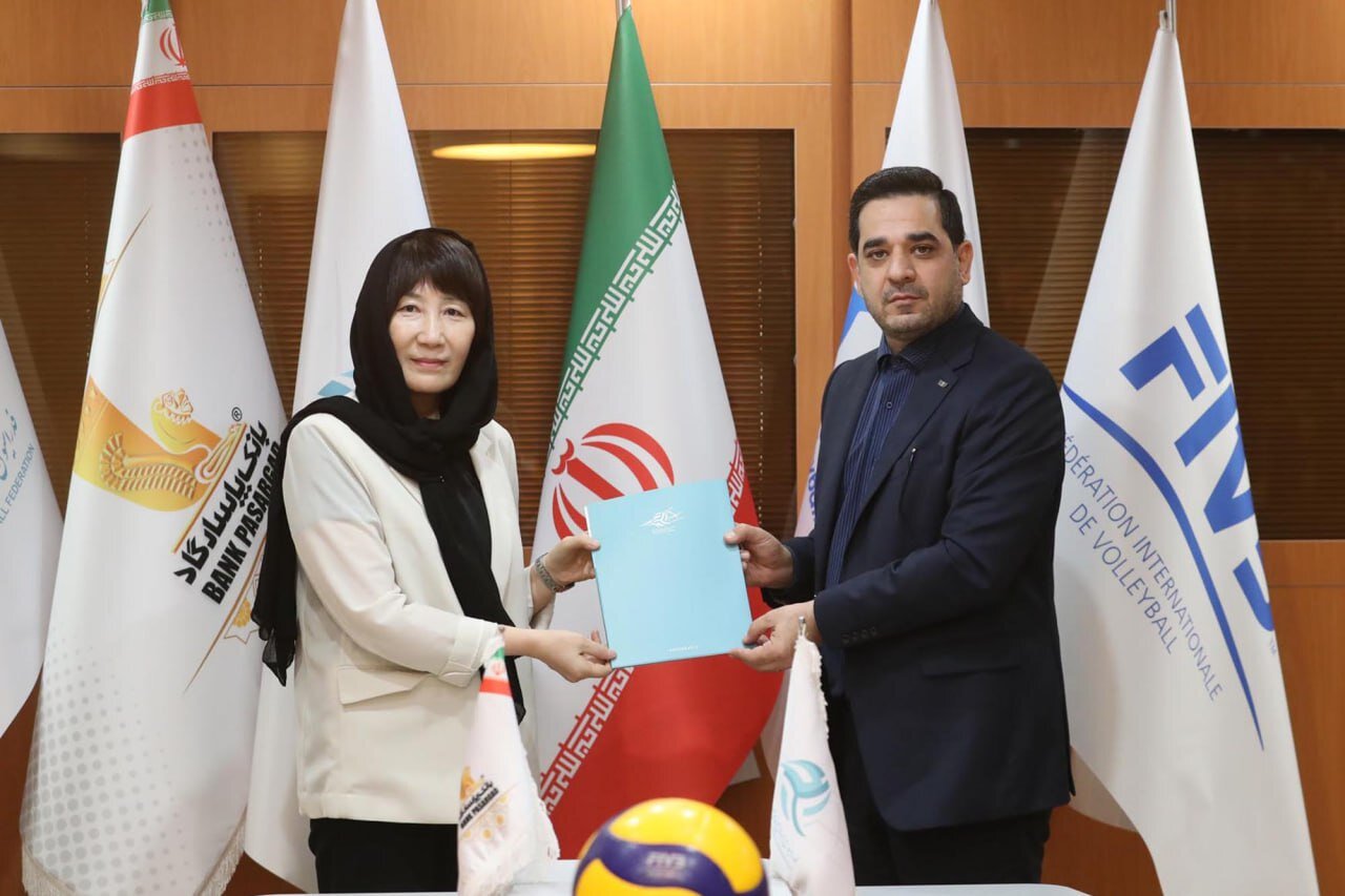 عکس | قرارداد مربی تیم ملی والیبال زنان تمدید شد