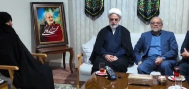 عکس خاص دیدار قاضی القضات با خانواده رئیس فقید سازمان اطلاعات سپاه؛ اژه ای و کاظمی در یک قاب + تصاویر