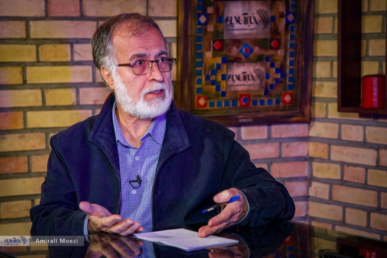 عطریانفر: به‌جای «عقب‌نشینی»، باید گفت «حرکت به سوی یک تصمیم عقلانی»/ اگر رسانه آزاد باشد و حرفه‌ای کار کند جامعه‌ به بنگاه‌های خبری خارج نگاه نمی‌کند