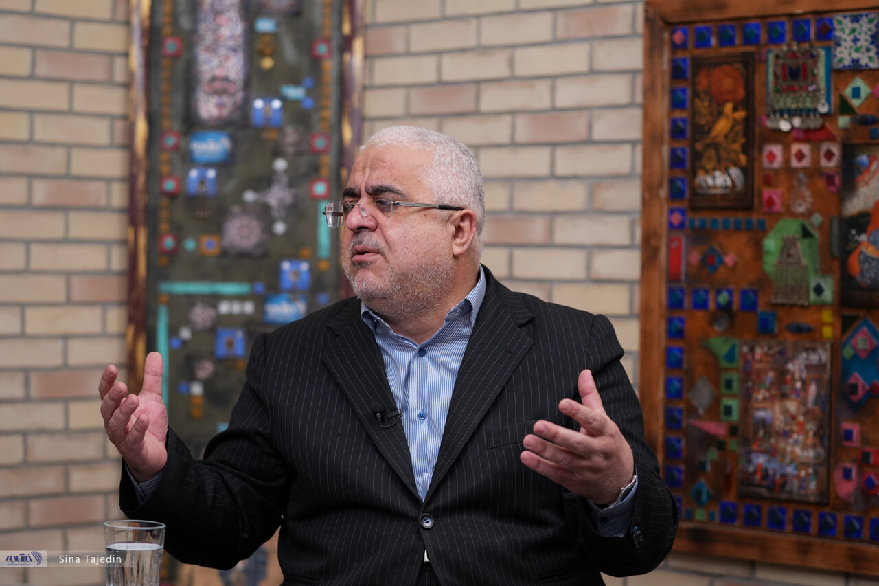 امیری فر: کسانی که به رئیس جمهور انتقاد میکنند درواقع رهبری را قبول ندارند/ جعفرزاده: آقای پزشکیان حرف کف جامعه را زده است