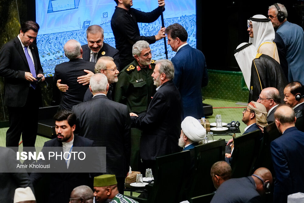 تصاویری از آخرین ساعات زندگی شهید هنیه در مجلس شورای اسلامی/ روبوسی شهید هنیه با پزشکیان در مراسم تحلیف/ خوش و بش لاریجانی با مقامات مقاومت فلسطین