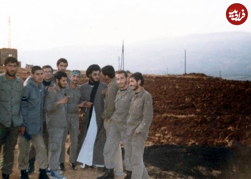 عکس/ چهره متفاوت سید حسن نصرالله در جوانی در جمع رزمندگان ایرانی؛ دهه ۶۰