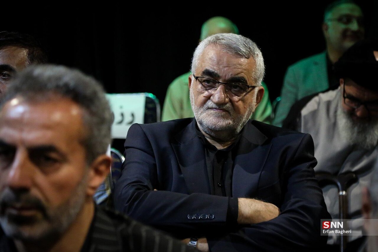 خوش و بش سردار قاآنی و اسماعیل کوثری/ برادران طائب هم بودند/ تصاویری از مراسم چهلم شهید سرلشکر محققی