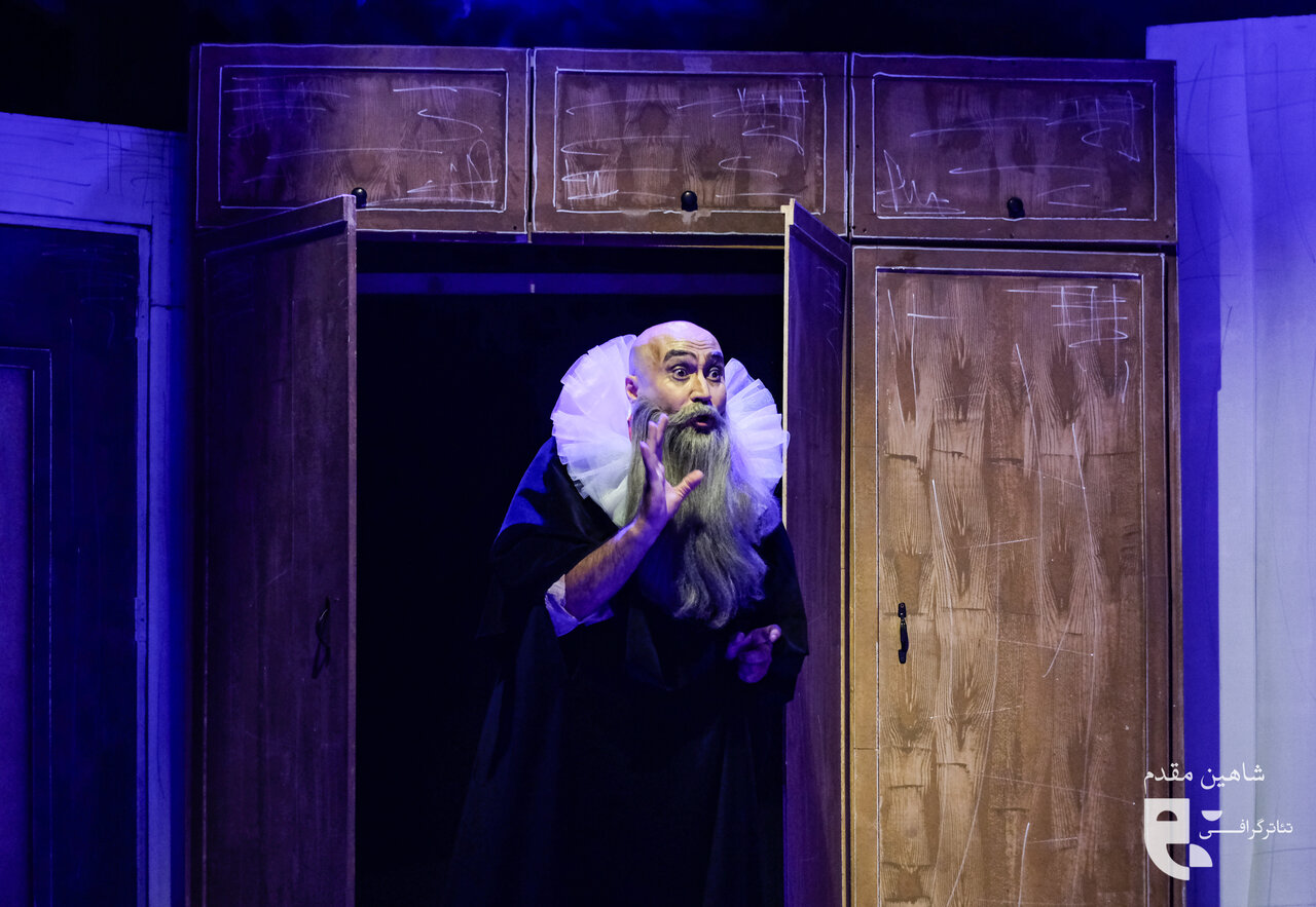 آدمهای جدیدی که یک به یک از کمدهای اتاق بیرون میآیند/ عکس