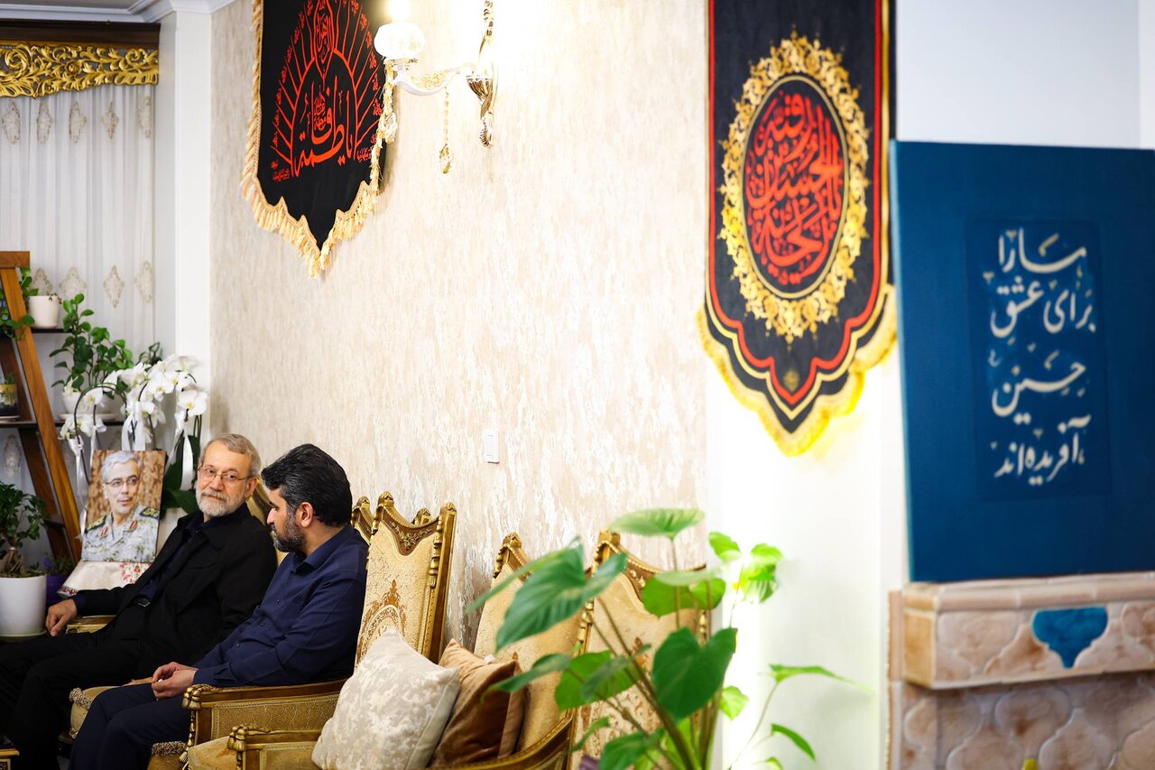 دیدار علی لاریجانی با خانواده شهید باقری + تصاویر