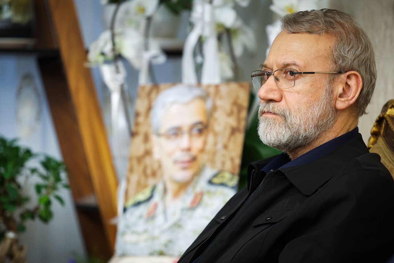 دیدار علی لاریجانی با خانواده شهید باقری + تصاویر